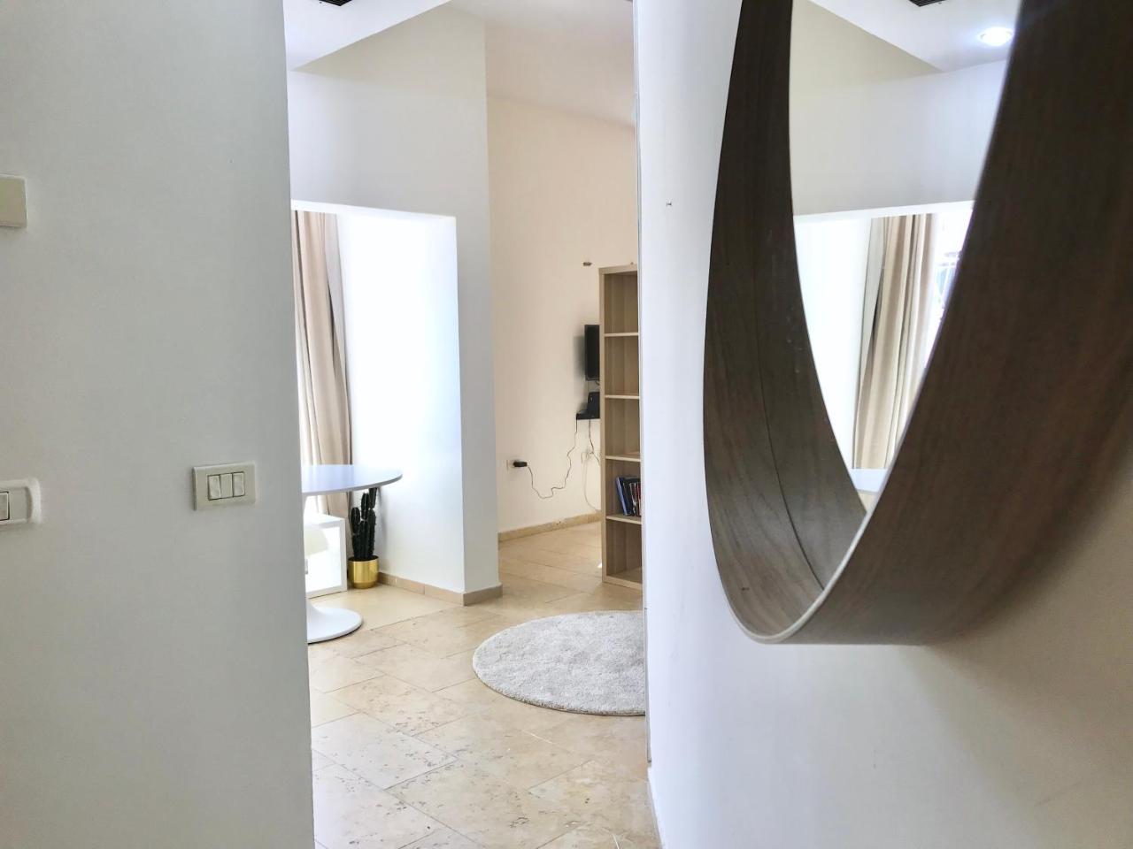Bright And Spacious Loft By The Sea With Bomb Shelter Тел Авив Екстериор снимка